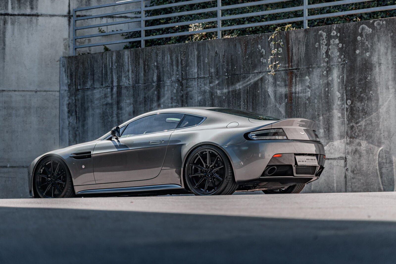 ASTON MARTIN V12 Vantage 5.9, Benzin, Occasion / Gebraucht, Handschaltung - 5
