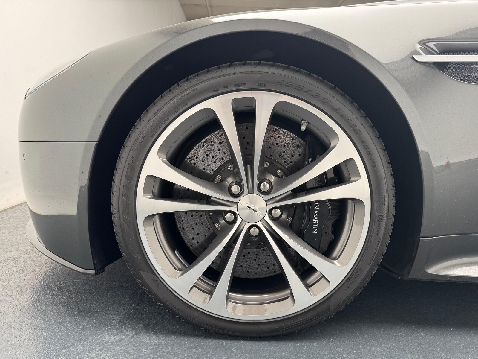 ASTON MARTIN V12 Vantage Coupé 6.0, Petrol, Second hand / Used, Manual - 4