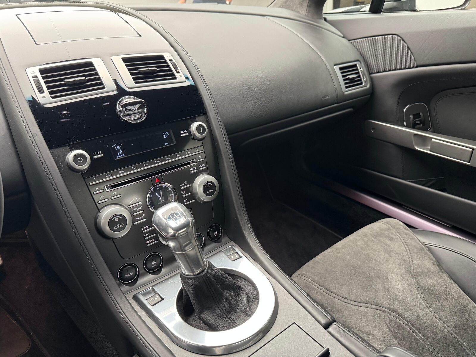 ASTON MARTIN V12 Vantage Coupé 6.0, Petrol, Second hand / Used, Manual - 7