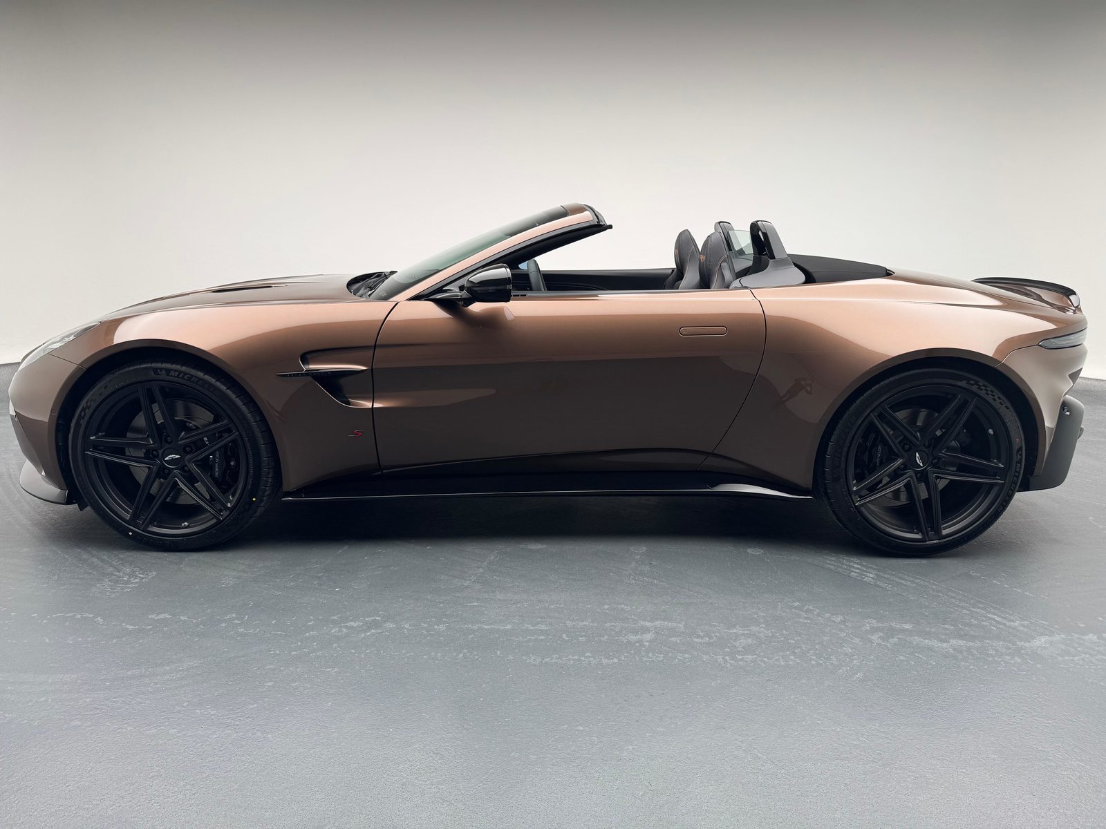 ASTON MARTIN V8 Vantage Roadster 4.0 S V8 Bi-Turbo, Benzin, Neuwagen, Automatik - 2