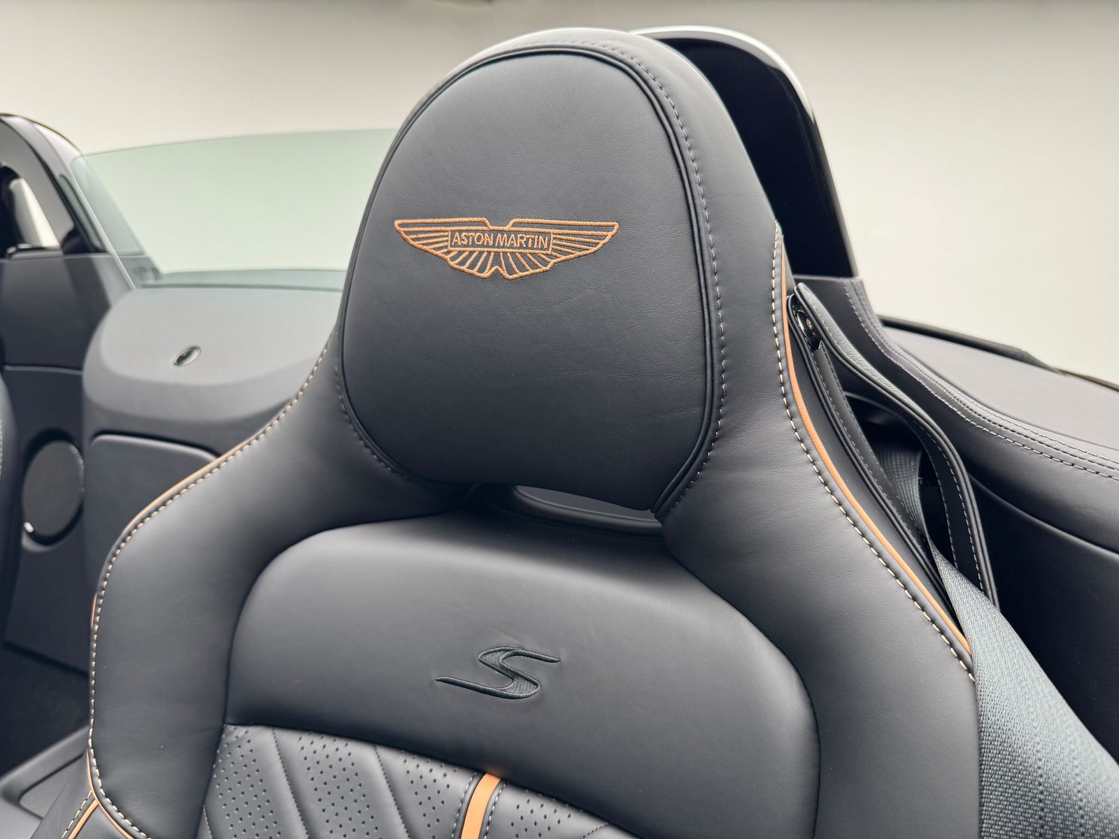 ASTON MARTIN V8 Vantage Roadster 4.0 S V8 Bi-Turbo, Benzin, Neuwagen, Automatik - 7