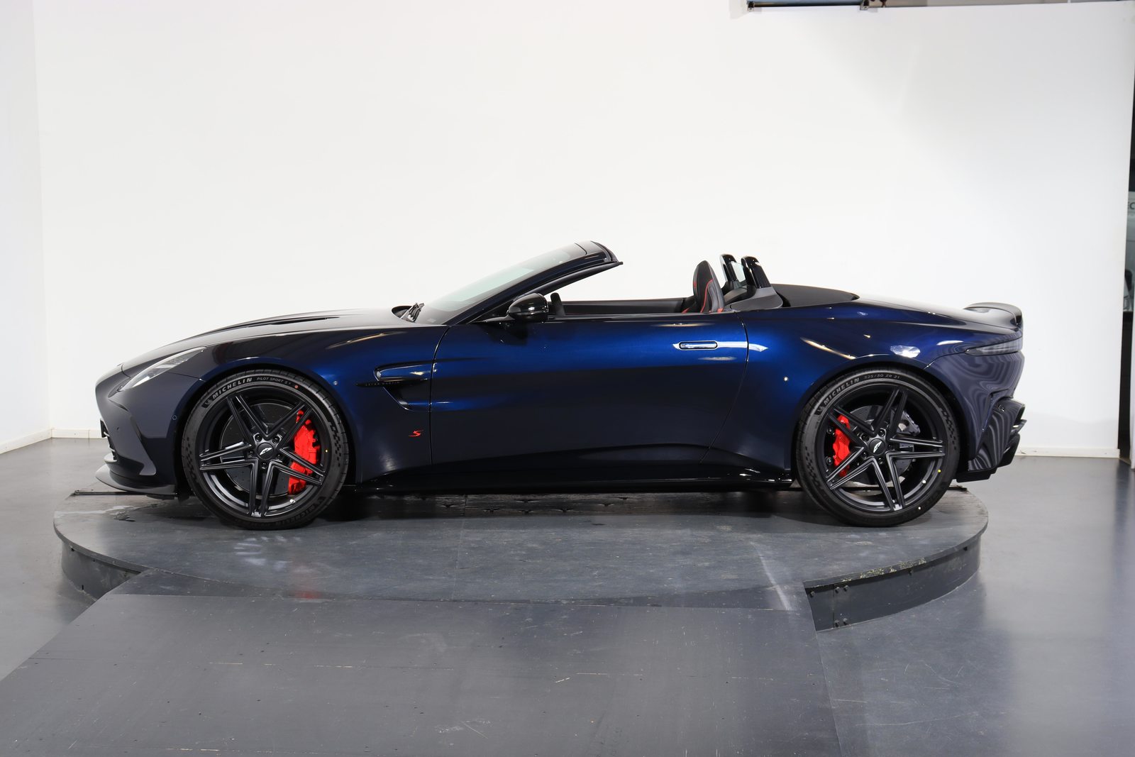 ASTON MARTIN V8 Vantage Roadster 4.0 S V8 Bi-Turbo, Benzina, Auto nuove, Automatico - 3