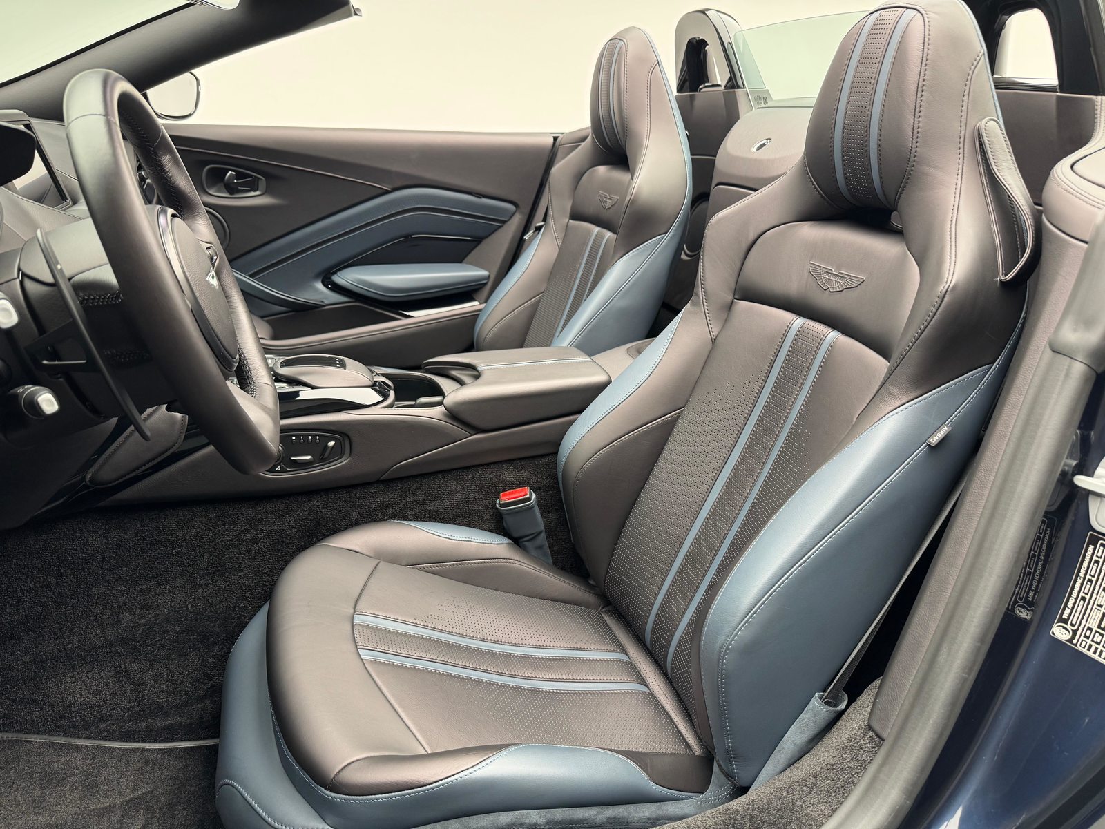 ASTON MARTIN V8 Vantage Roadster 4.0 V8 Bi-Turbo, Petrol, Second hand / Used, Automatic - 4