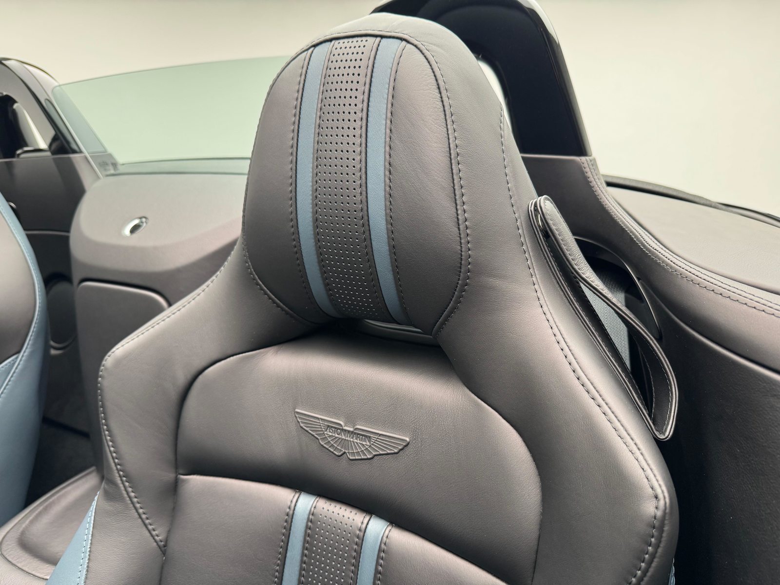 ASTON MARTIN V8 Vantage Roadster 4.0 V8 Bi-Turbo, Petrol, Second hand / Used, Automatic - 5