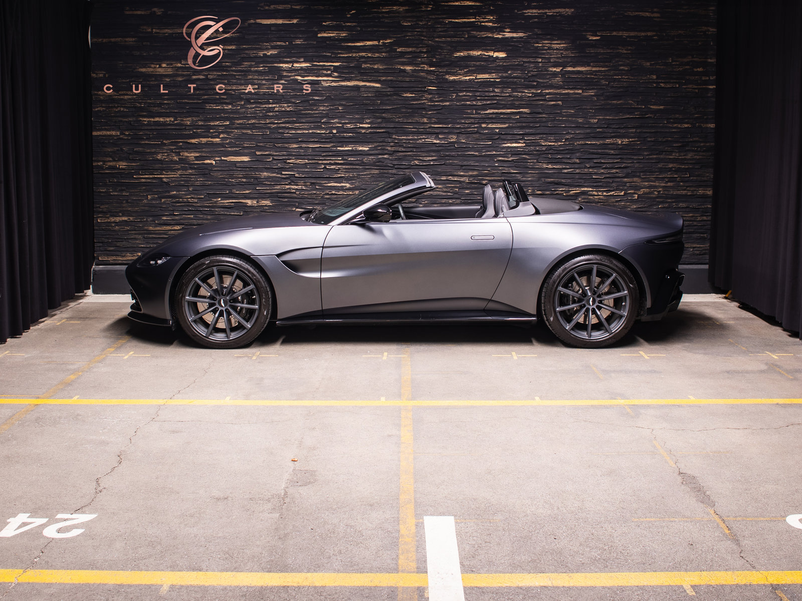 ASTON MARTIN V8 Vantage 4.0 Roadster, Petrol, Second hand / Used, Automatic - 3