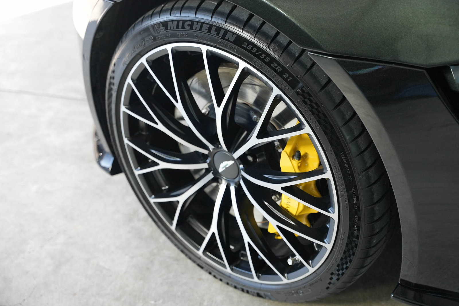 ASTON MARTIN V8 Vantage 4.0 Roadster Minotaur Green, Benzin, Occasion / Gebraucht, Automatik - 6