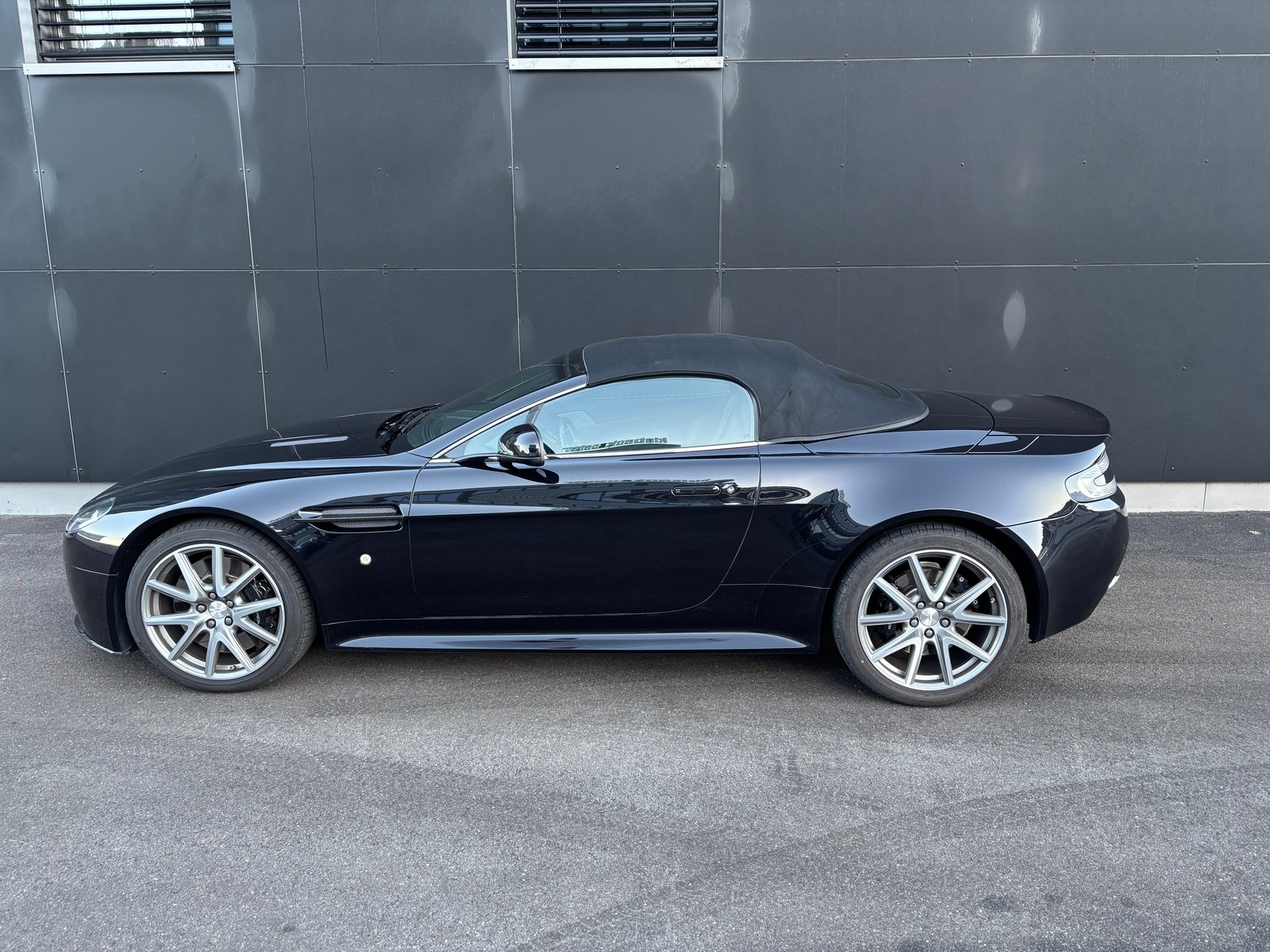 ASTON MARTIN V8 Vantage 4.7 S Sportshift, Essence, Occasion / Utilisé, Automatique - 6