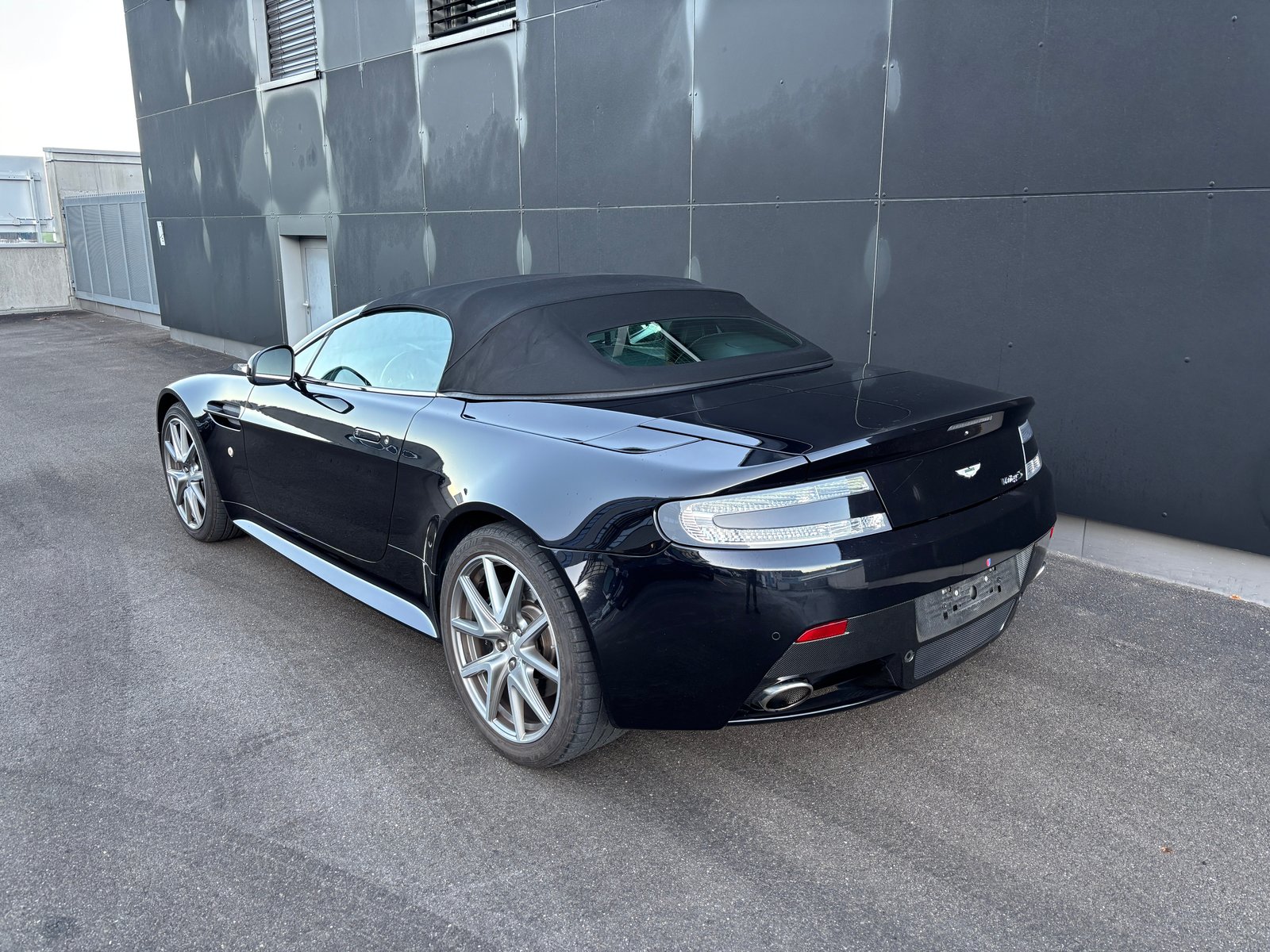 ASTON MARTIN V8 Vantage 4.7 S Sportshift, Essence, Occasion / Utilisé, Automatique - 7