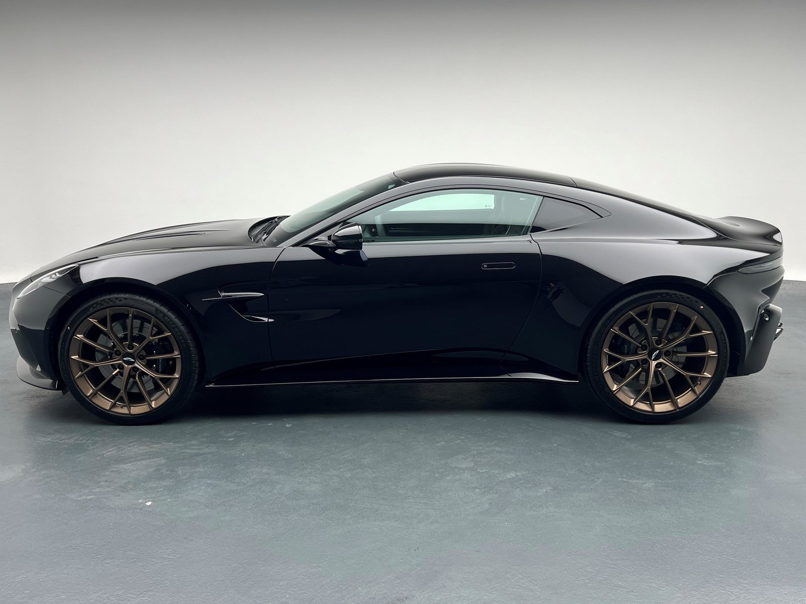 ASTON MARTIN V8 Vantage Coupé 4.0 V8 Bi-Turbo, Petrol, New car, Automatic - 2