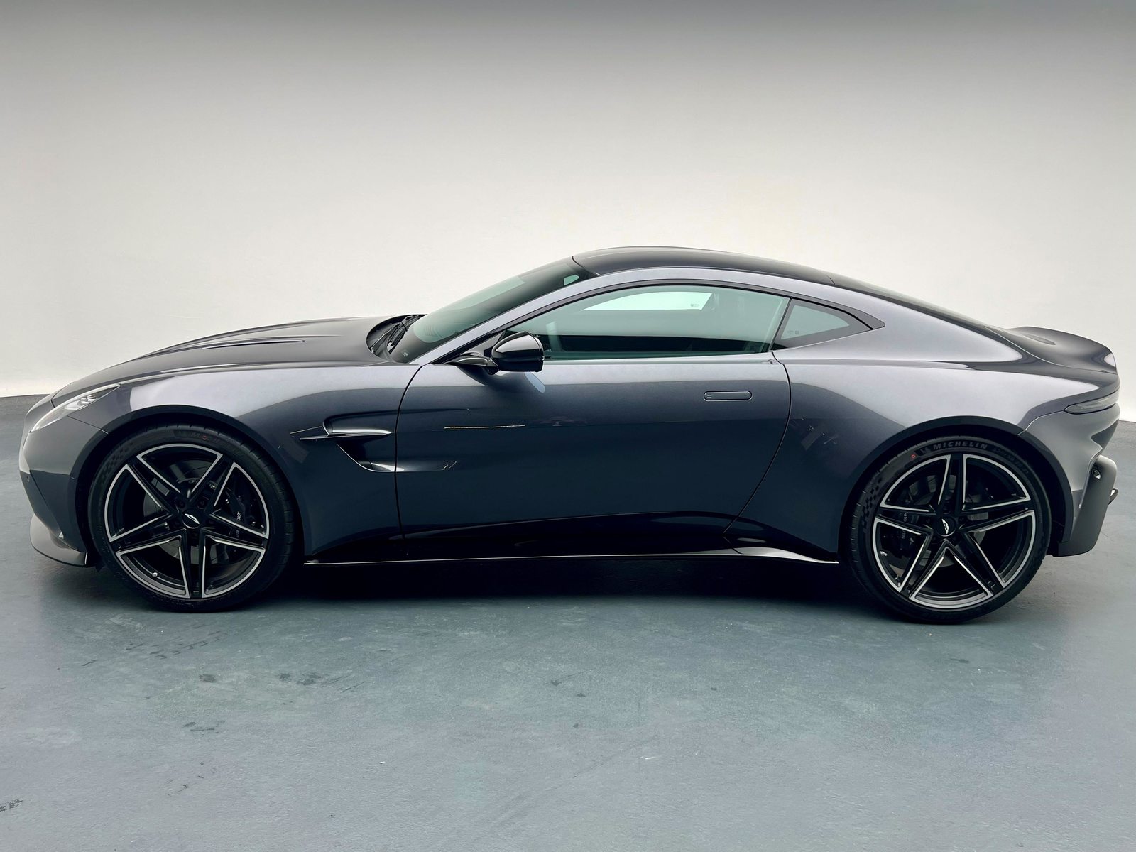 ASTON MARTIN V8 Vantage Coupé 4.0 V8 Bi-Turbo, Benzina, Auto nuove, Automatico - 2