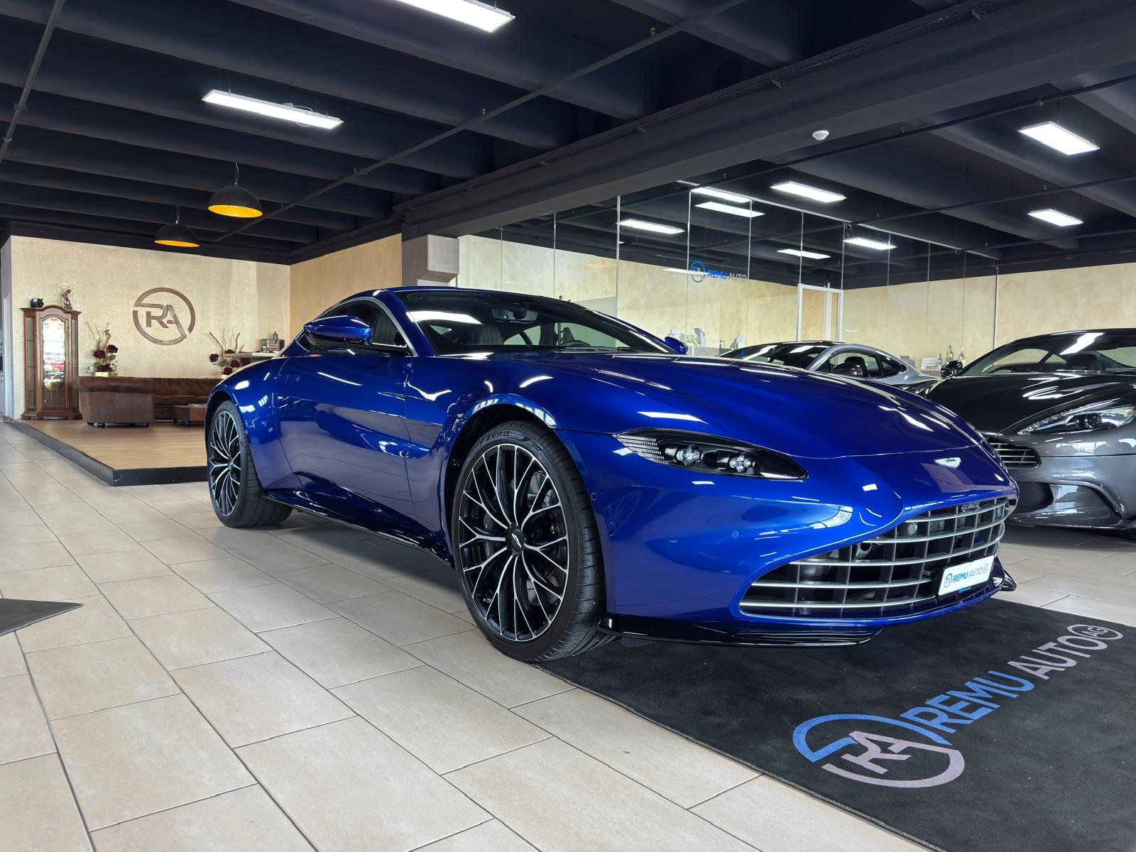 ASTON MARTIN V8 Vantage 4.0 Coupé, Essence, Voiture nouvelle, Automatique - 2