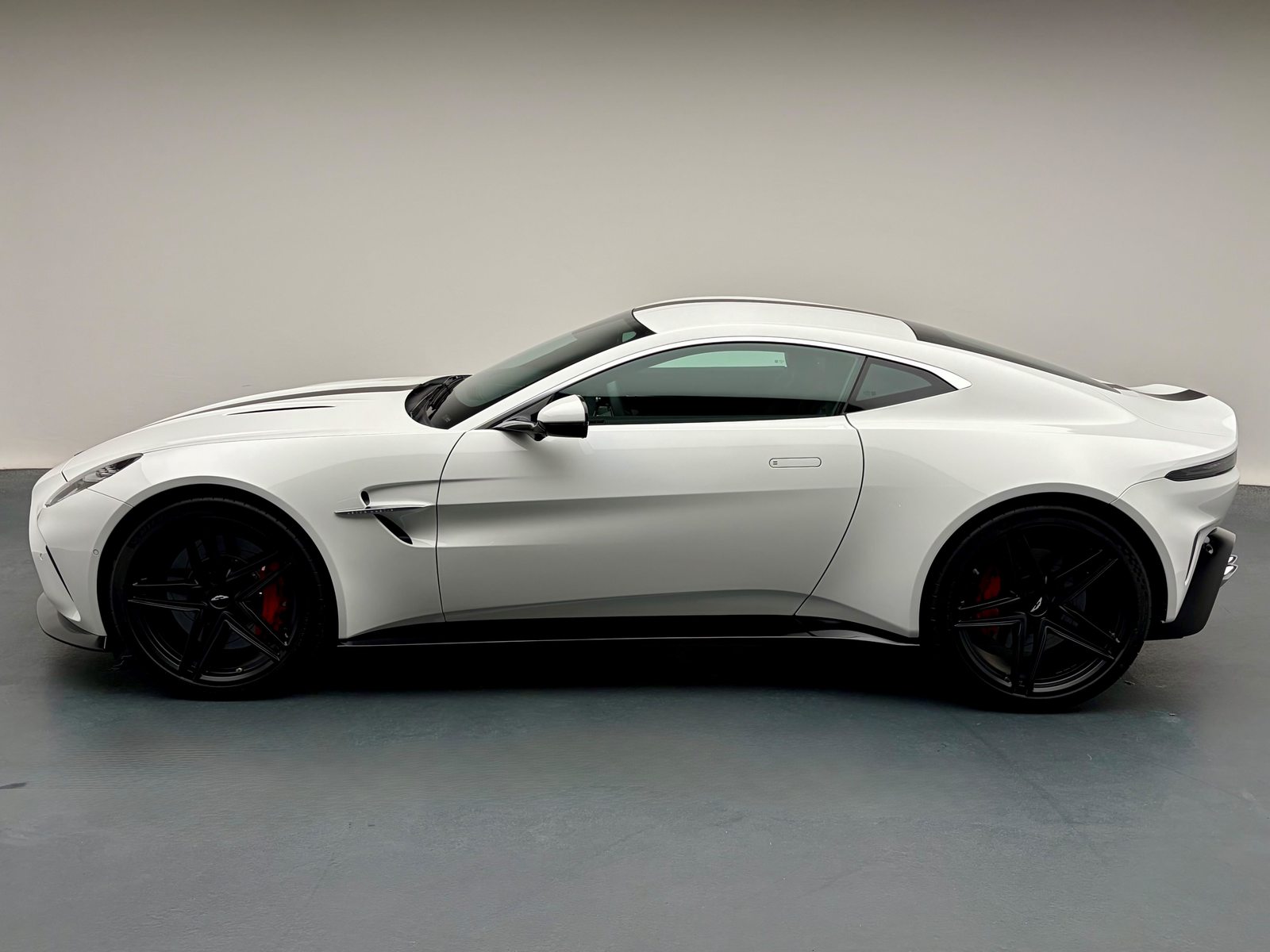 ASTON MARTIN V8 Vantage Coupé 4.0 V8 Bi-Turbo, Benzin, Neuwagen, Automatik - 2