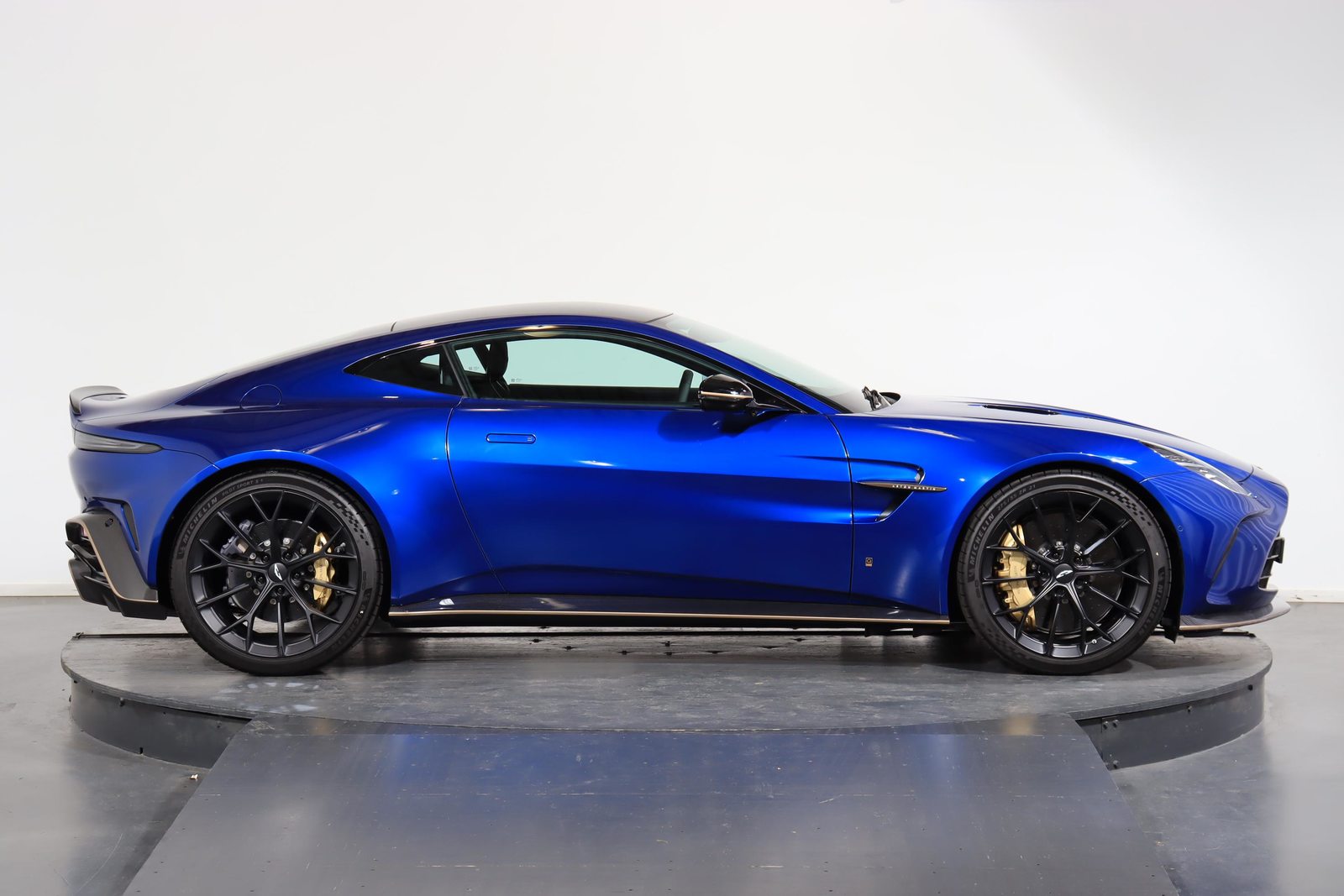 ASTON MARTIN V8 Vantage Coupé 4.0 S V8 Bi-Turbo, Petrol, New car, Automatic - 3