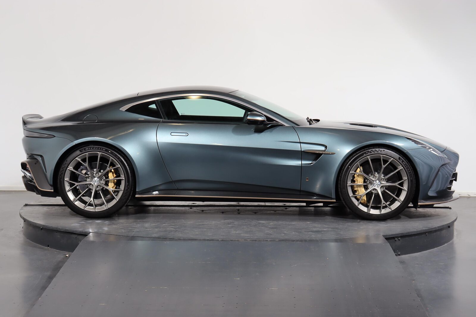 ASTON MARTIN V8 Vantage Coupé 4.0 S V8 Bi-Turbo, Benzin, Neuwagen, Automatik - 3