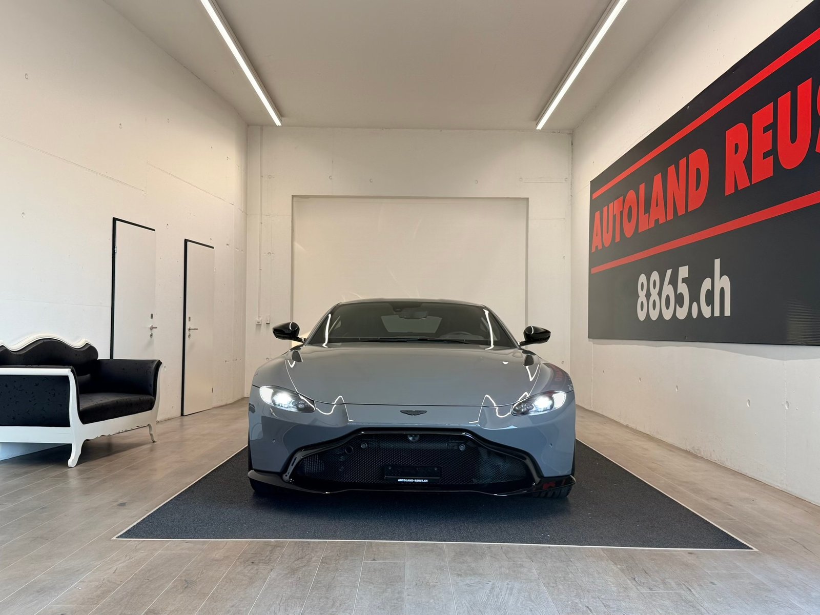 ASTON MARTIN V8 Vantage 4.0 Coupé, Petrol, Second hand / Used, Automatic - 3