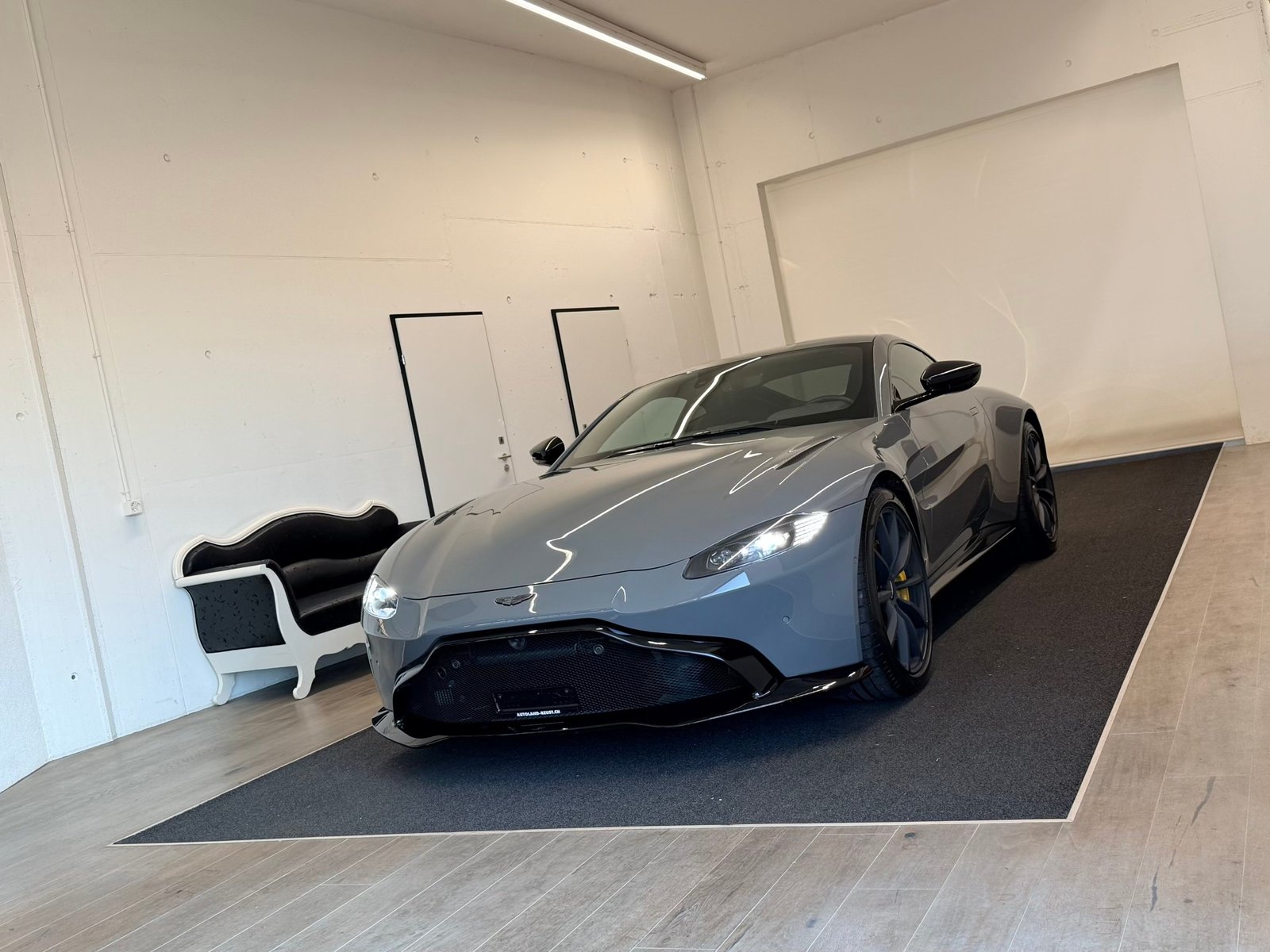 ASTON MARTIN V8 Vantage 4.0 Coupé, Petrol, Second hand / Used, Automatic - 4
