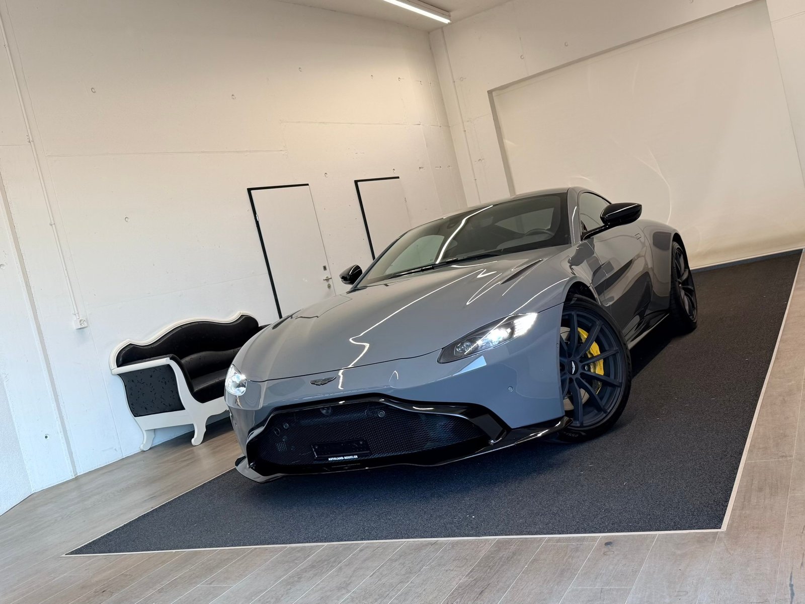 ASTON MARTIN V8 Vantage 4.0 Coupé, Petrol, Second hand / Used, Automatic - 6