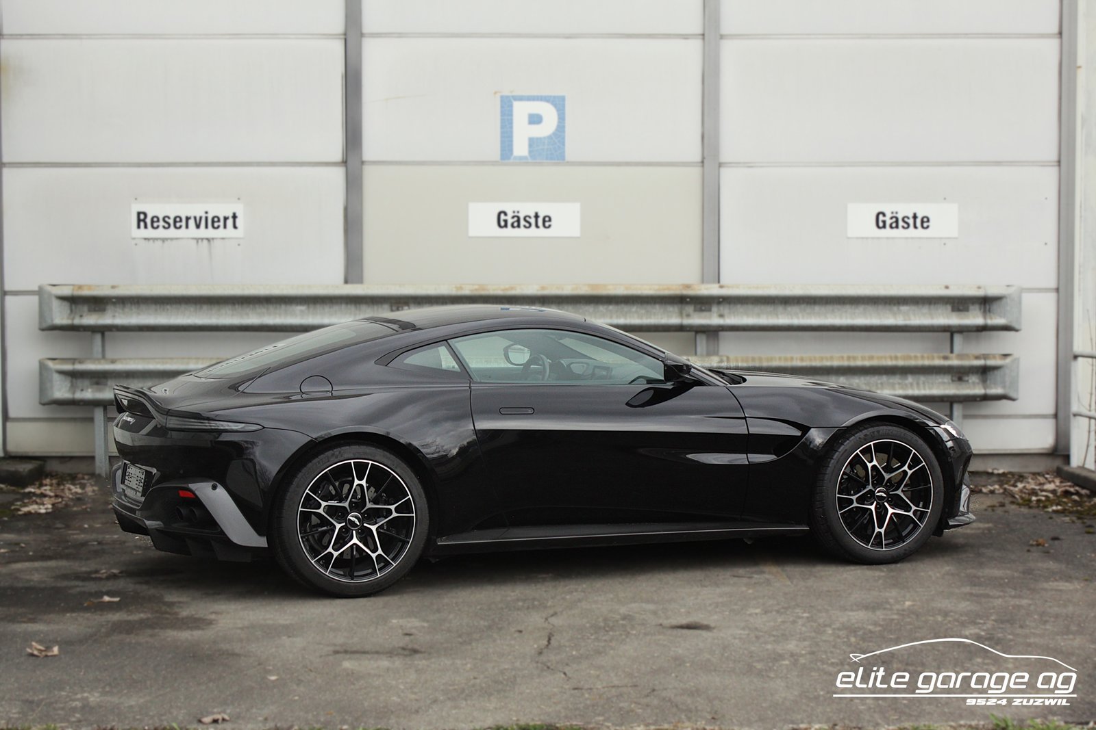 ASTON MARTIN V8 Vantage 4.0 AMR Coupé 1/200 Manuell, Benzin, Occasion / Gebraucht, Handschaltung - 5