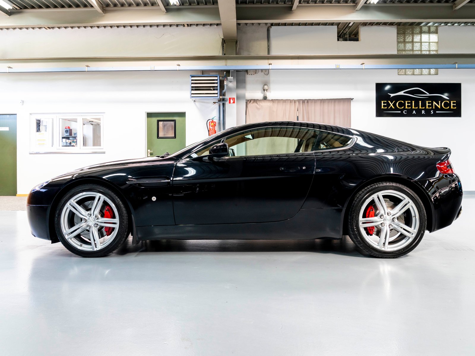 ASTON MARTIN V8 Vantage 4.7 Sportshift, Essence, Occasion / Utilisé, Automatique - 5