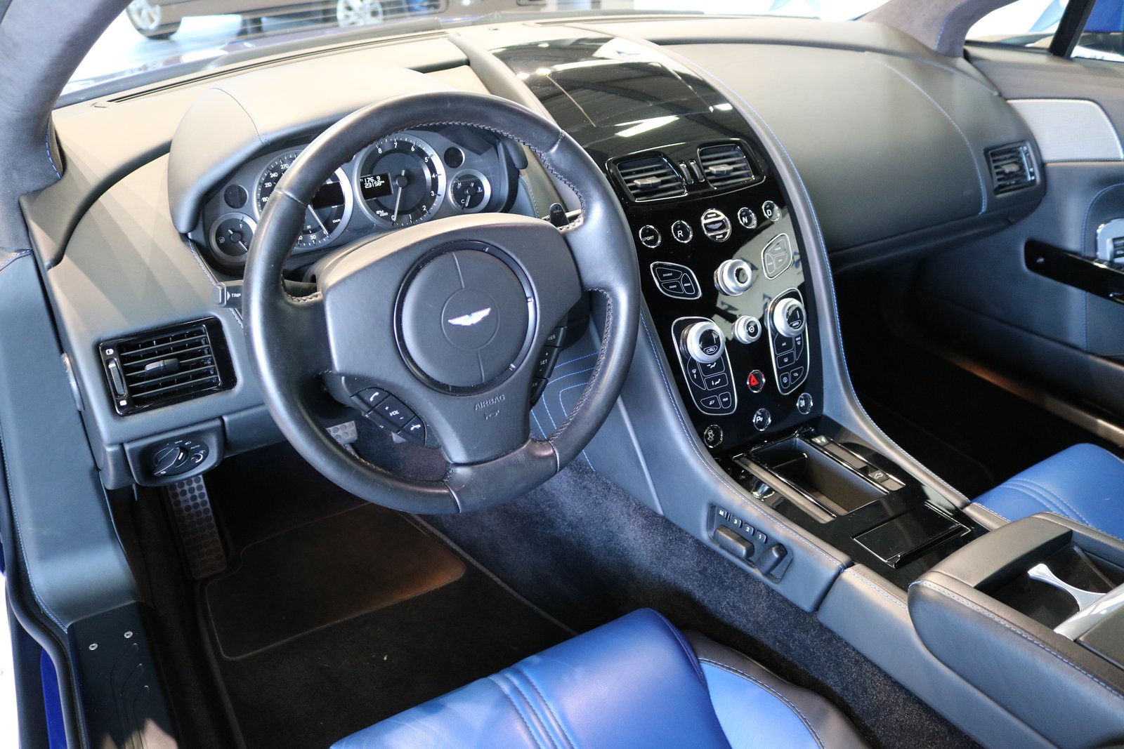 ASTON MARTIN V8 Vantage 4.7 S Sportshift, Benzin, Occasion / Gebraucht, Automatik - 4
