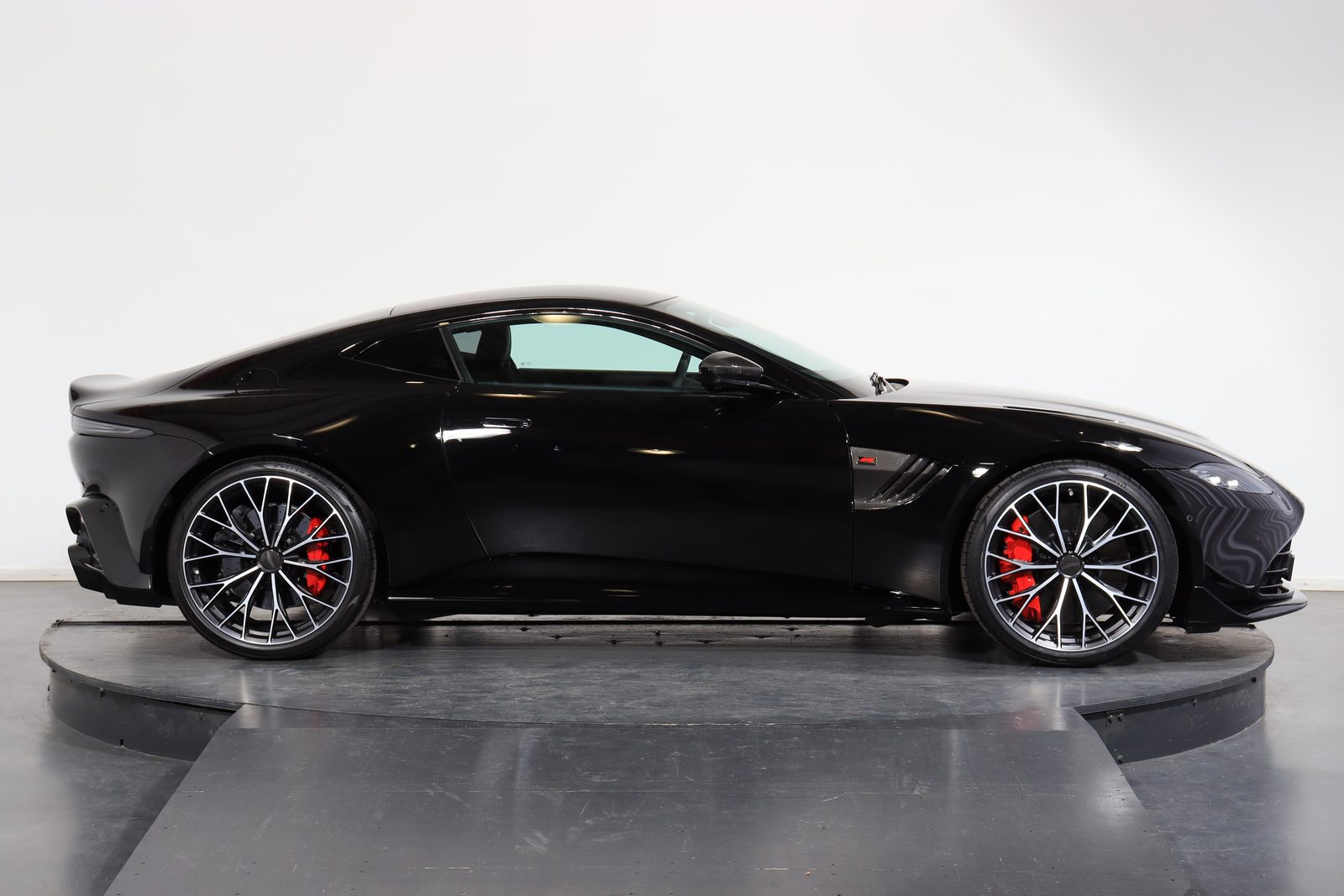 ASTON MARTIN V8 Vantage Coupé 4.0 V8 Bi-Turbo F1, Benzin, Occasion / Gebraucht, Automatik - 2