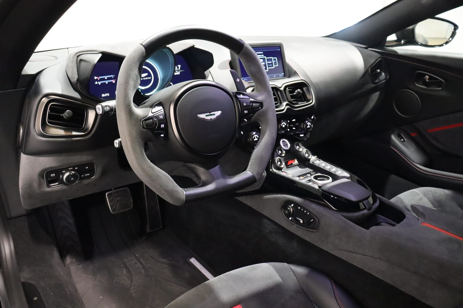 ASTON MARTIN V8 Vantage Coupé 4.0 V8 Bi-Turbo F1, Benzin, Occasion / Gebraucht, Automatik - 6