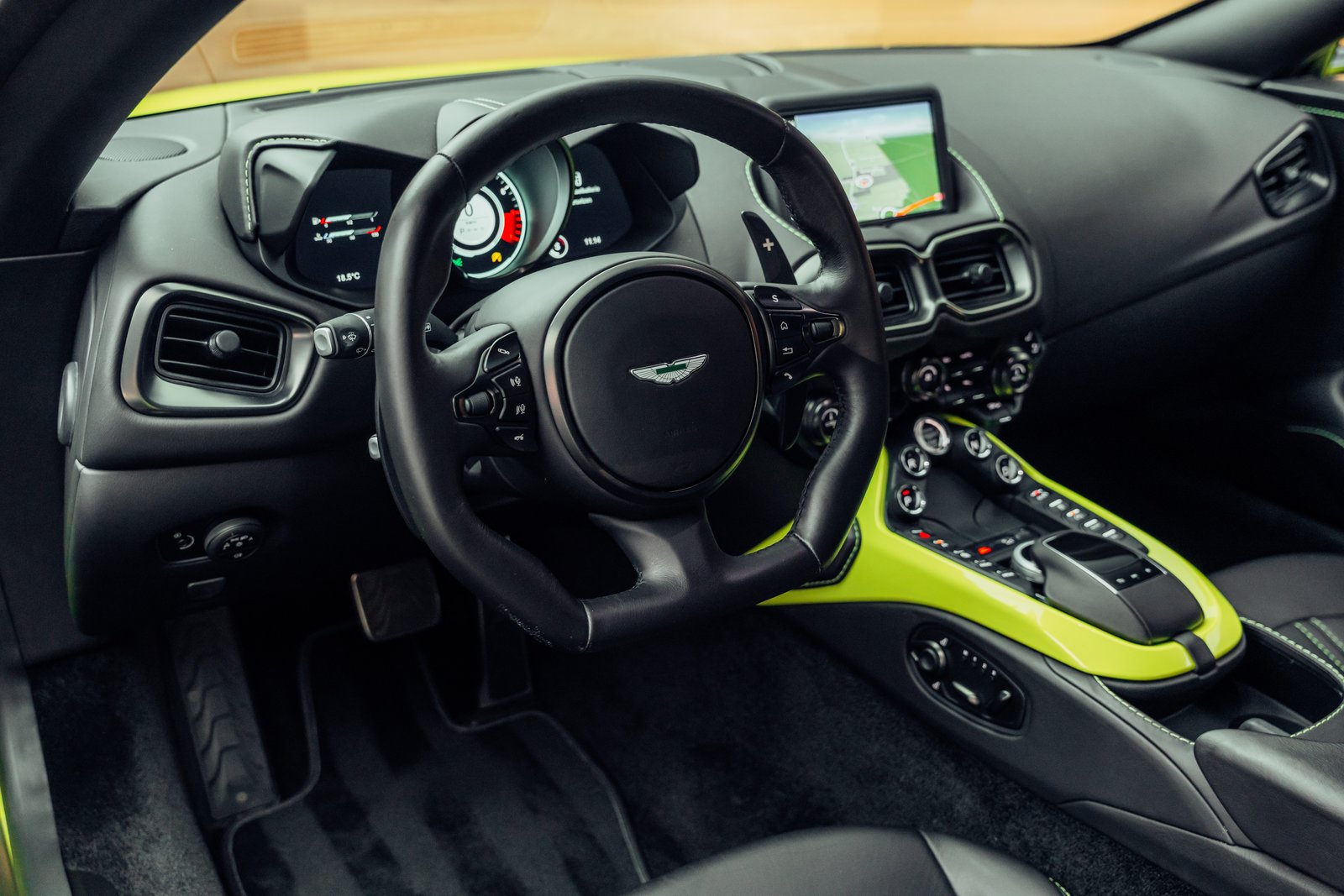 ASTON MARTIN V8 Vantage 4.0 Coupé F1 Look, Essence, Occasion / Utilisé, Automatique - 5