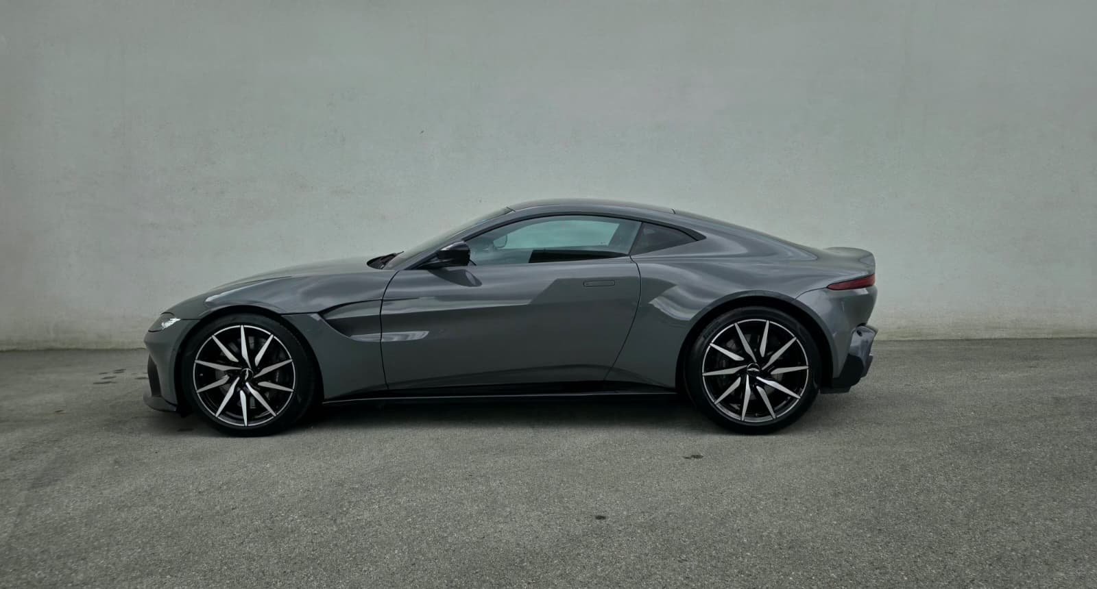 ASTON MARTIN V8 Vantage 4.0 Coupé, Petrol, Second hand / Used, Automatic - 2