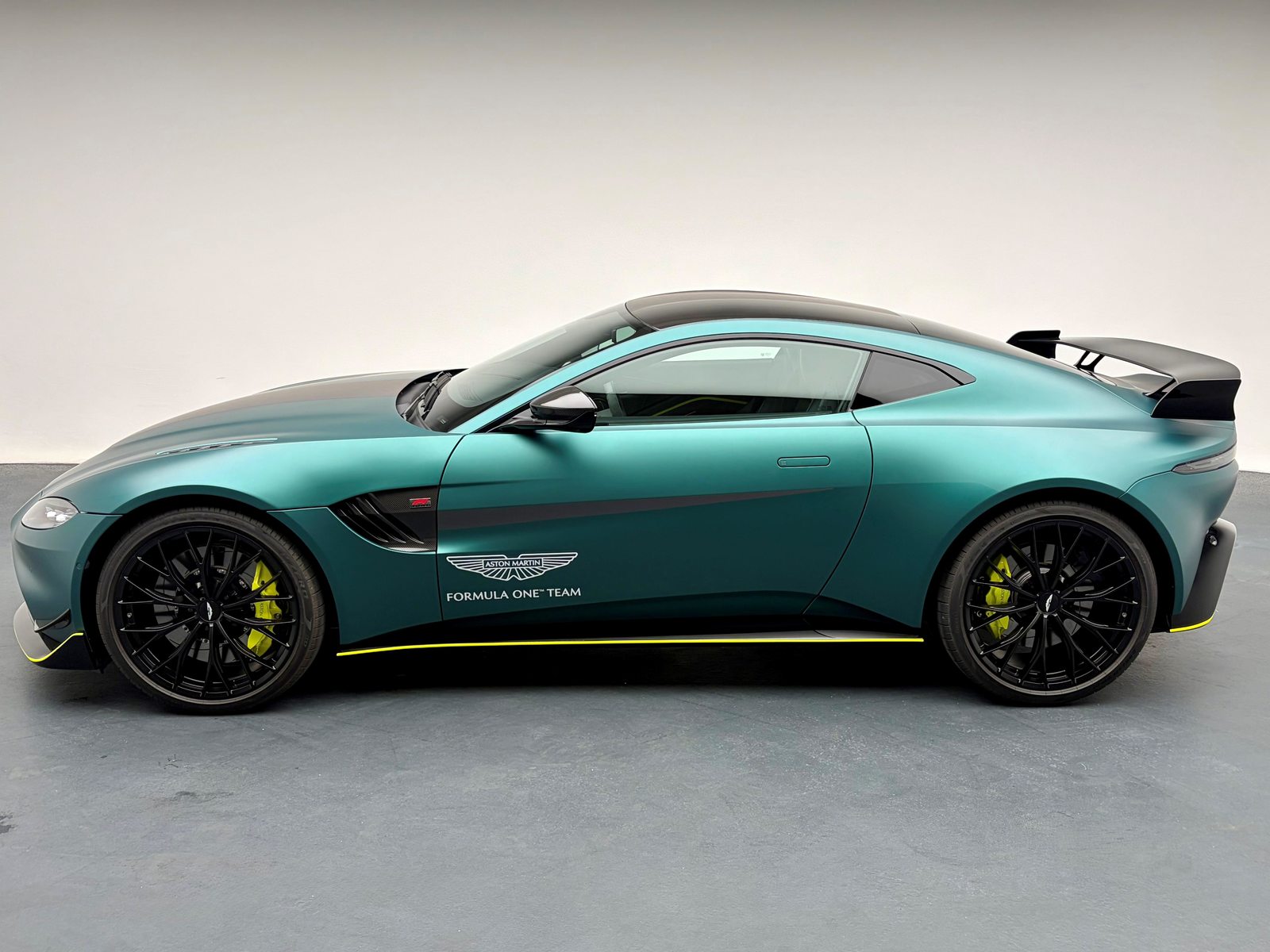 ASTON MARTIN V8 Vantage Coupé 4.0 V8 Bi-Turbo F1, Benzin, Occasion / Gebraucht, Automatik - 2