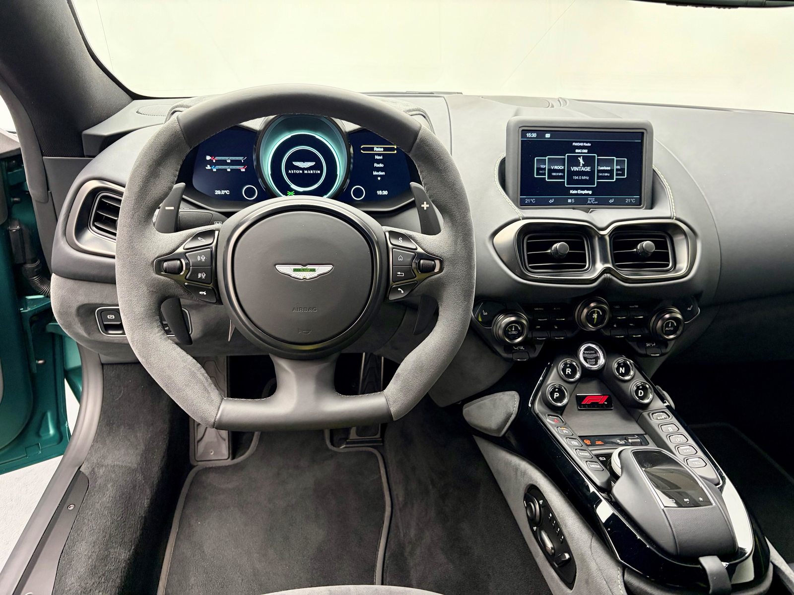 ASTON MARTIN V8 Vantage Coupé 4.0 V8 Bi-Turbo F1, Benzin, Occasion / Gebraucht, Automatik - 6