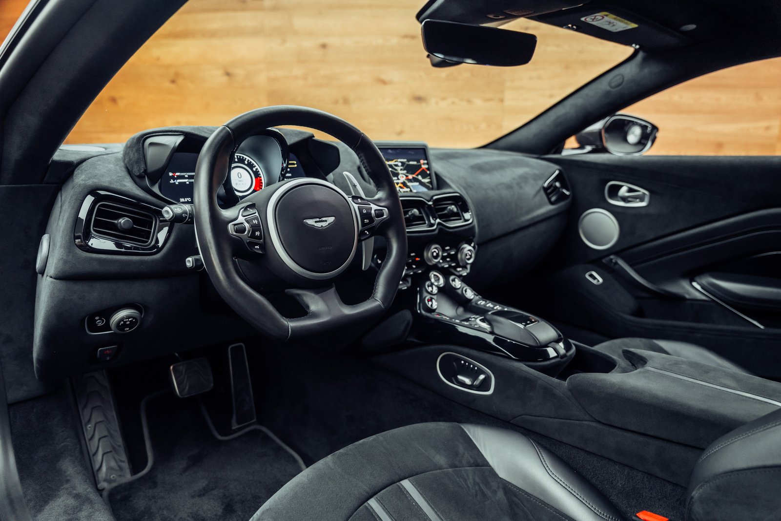 ASTON MARTIN V8 Vantage 4.0 Coupé, Essence, Occasion / Utilisé, Automatique - 5