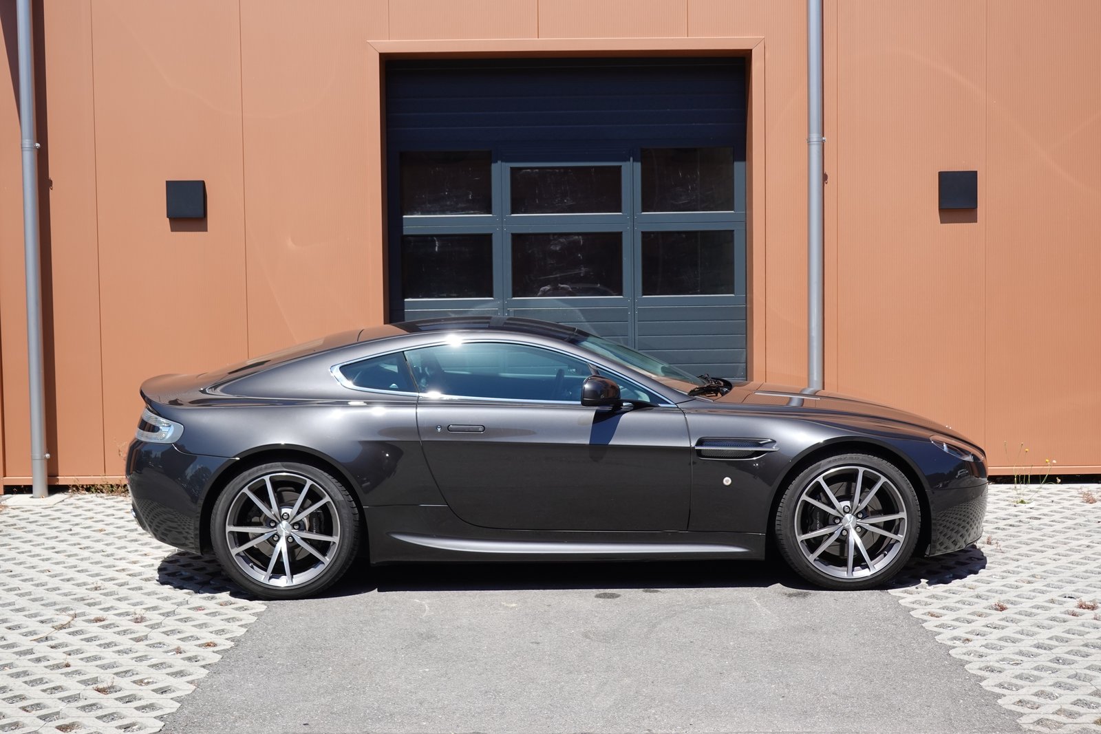 ASTON MARTIN V8 Vantage 4.7 Sportshift * Sièges Lightweight, Essence, Occasion / Utilisé, Automatique - 4