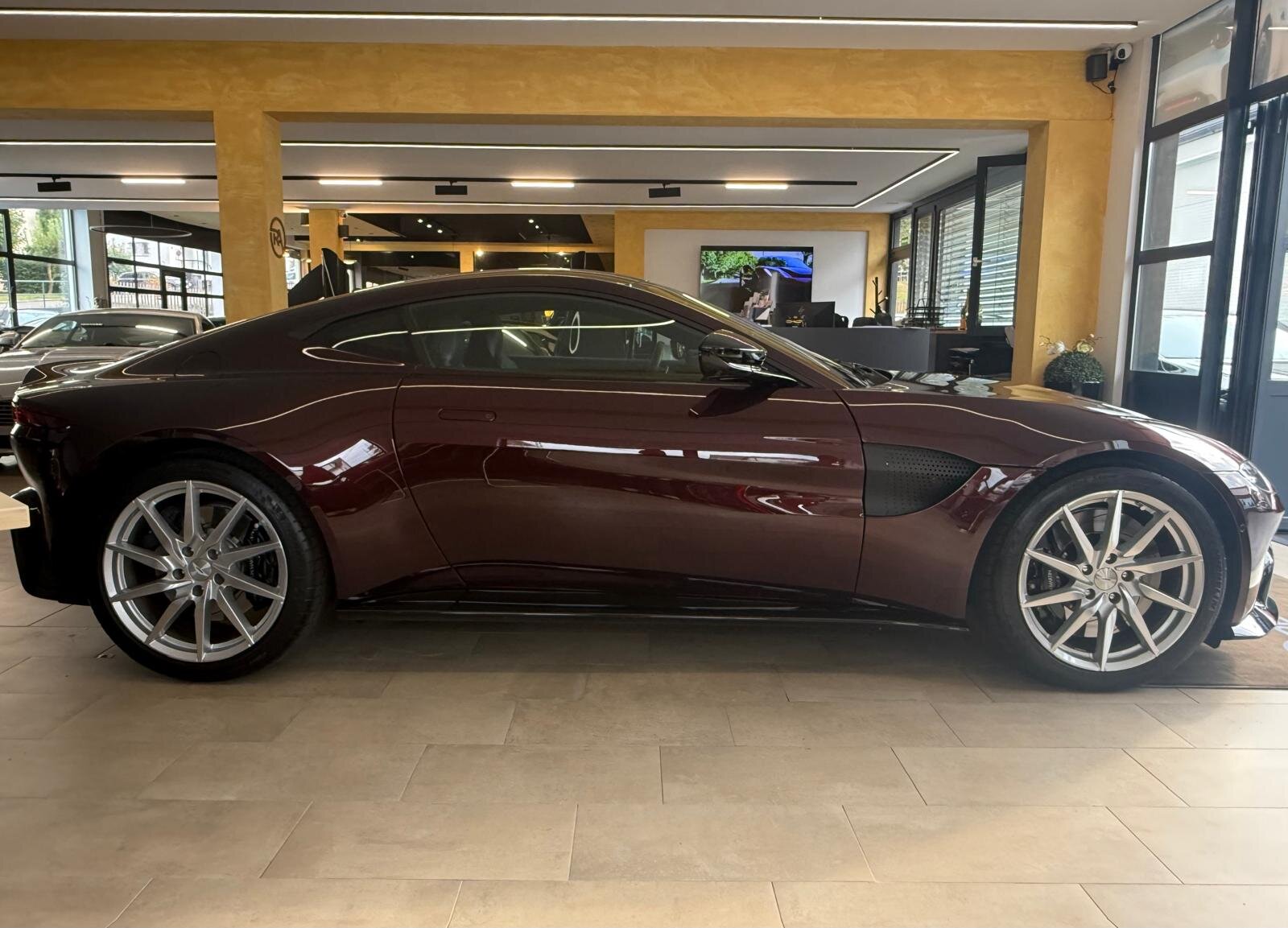 ASTON MARTIN V8 Vantage 4.0 Coupé Bi-Turbo, Essence, Occasion / Utilisé, Automatique - 2