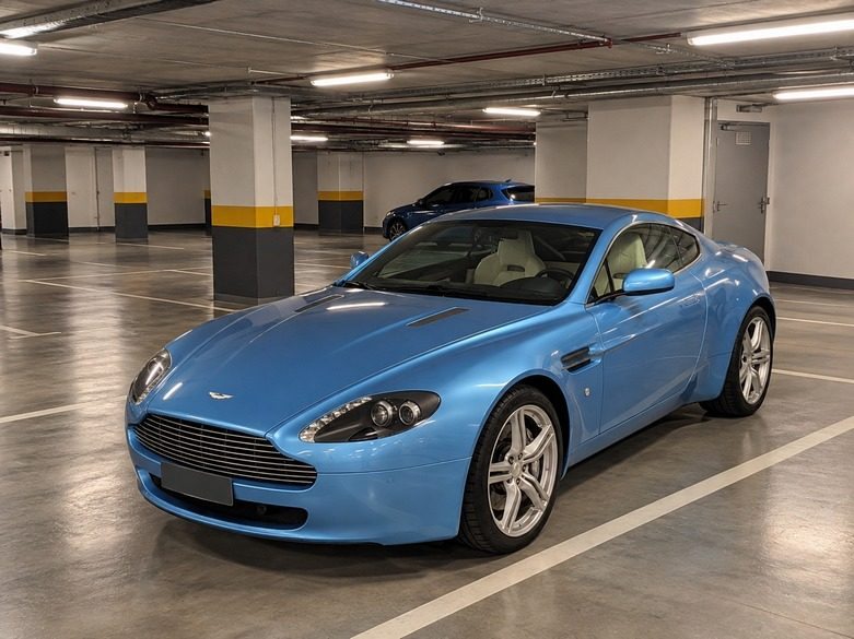 ASTON MARTIN V8 Vantage