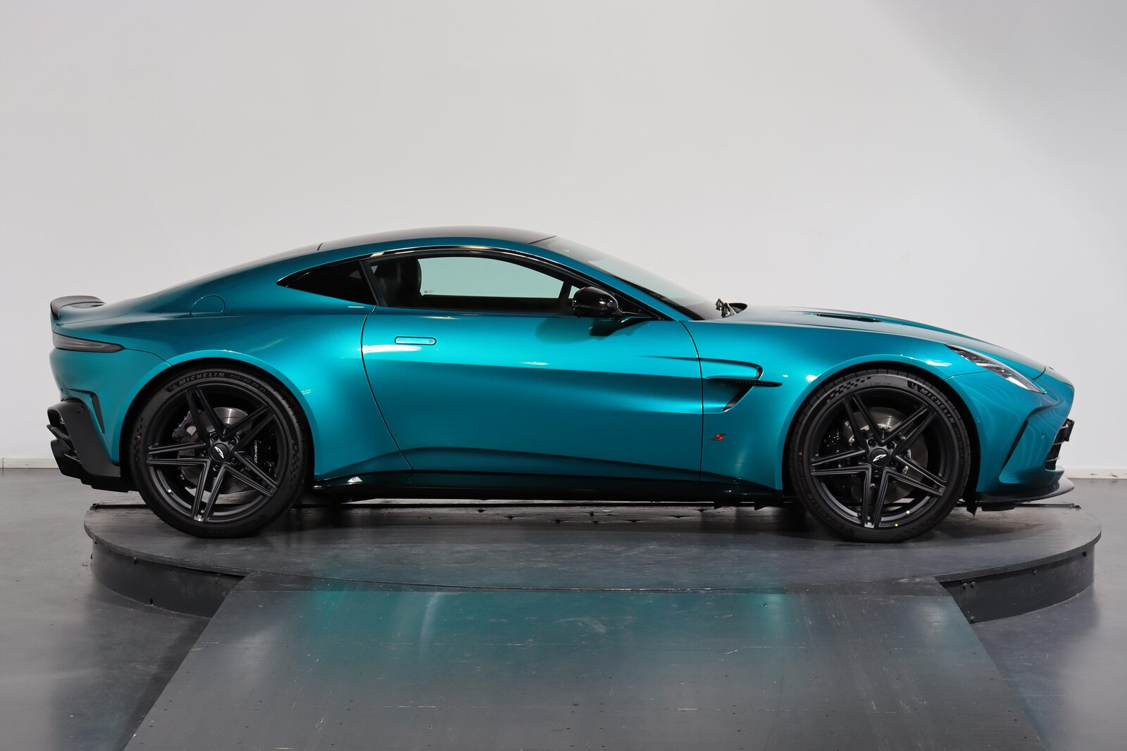 ASTON MARTIN V8 Vantage Coupé 4.0 S V8 Bi-Turbo, Petrol, Ex-demonstrator, Automatic - 2