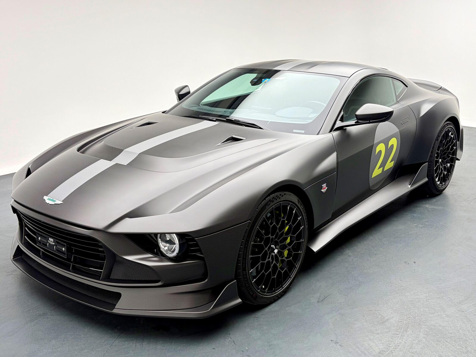 ASTON MARTIN Valour