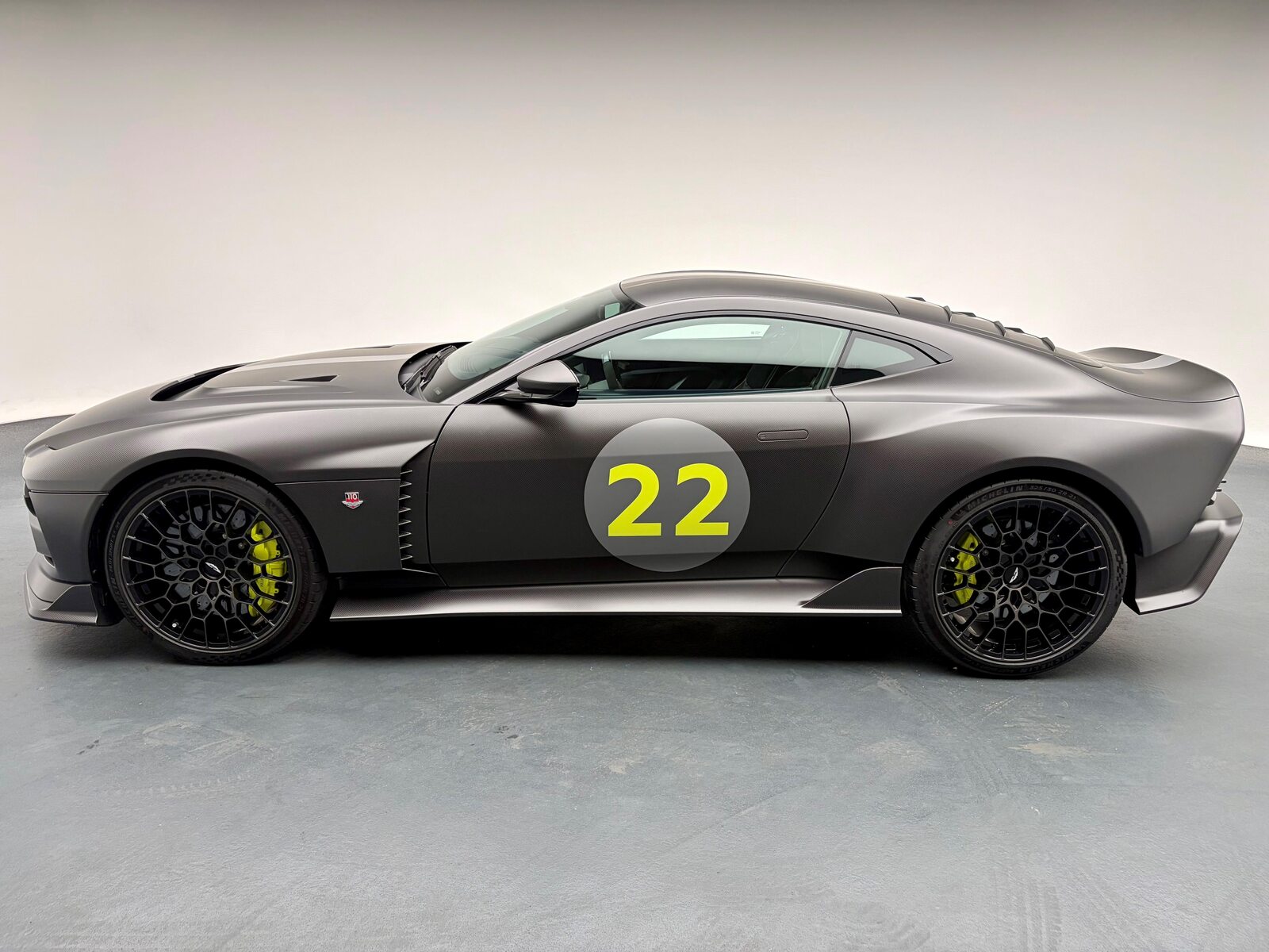 ASTON MARTIN Valour, Petrol, Second hand / Used, Manual - 2