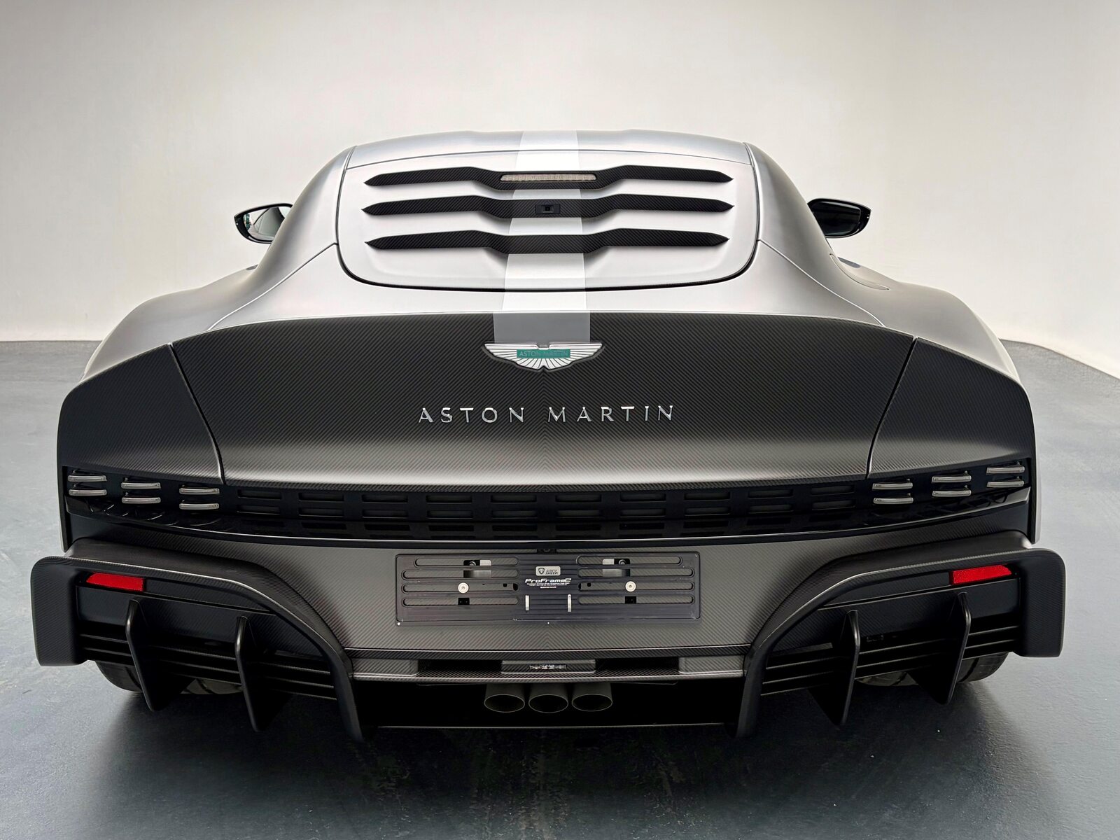 ASTON MARTIN Valour, Petrol, Second hand / Used, Manual - 5