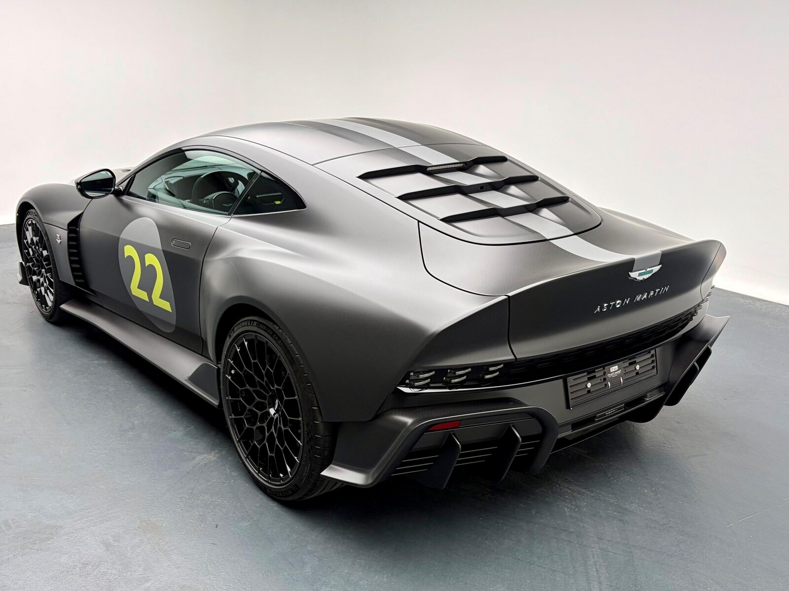 ASTON MARTIN Valour, Petrol, Second hand / Used, Manual - 6