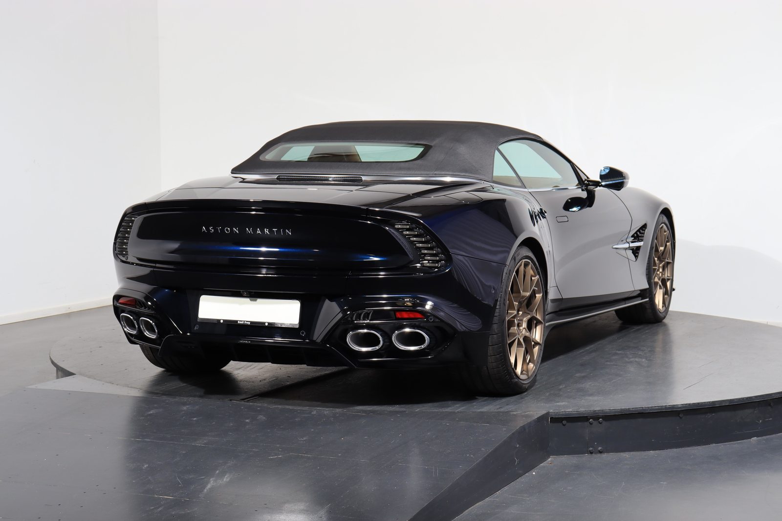 ASTON MARTIN Vanquish Volante 5.2 V12 Bi-Turbo, Petrol, New car, Automatic - 3