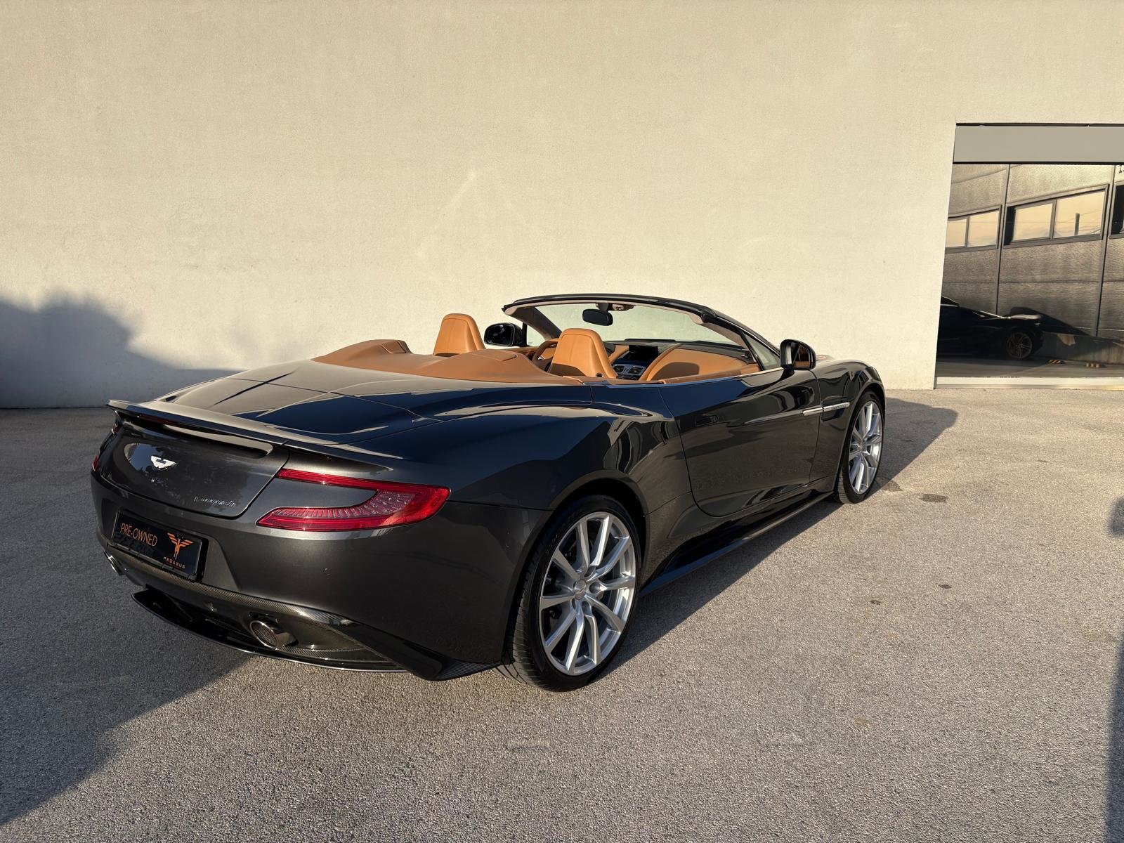 ASTON MARTIN Vanquish Volante V12 5.9-48 Touchtronic 3, Petrol, Second hand / Used, Automatic - 3