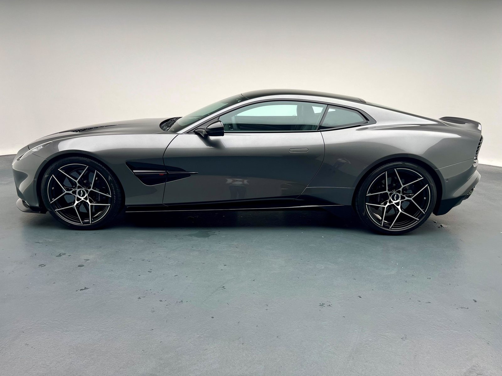 ASTON MARTIN Vanquish 5.2 V12 Bi-Turbo, Petrol, New car, Automatic - 2