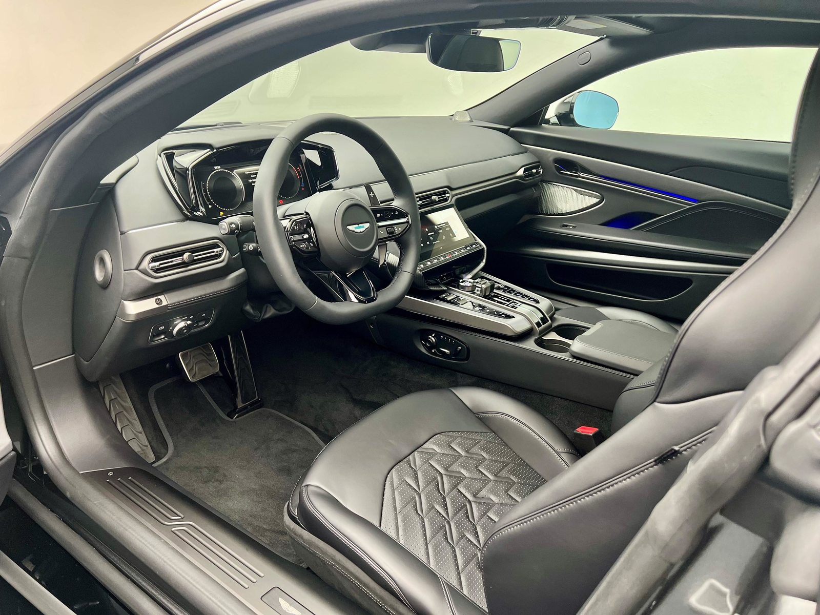 ASTON MARTIN Vanquish 5.2 V12 Bi-Turbo, Petrol, New car, Automatic - 3
