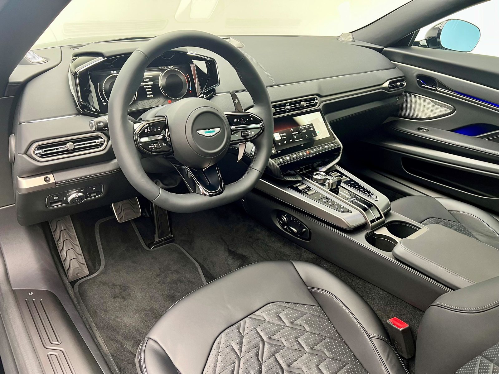 ASTON MARTIN Vanquish 5.2 V12 Bi-Turbo, Petrol, New car, Automatic - 5
