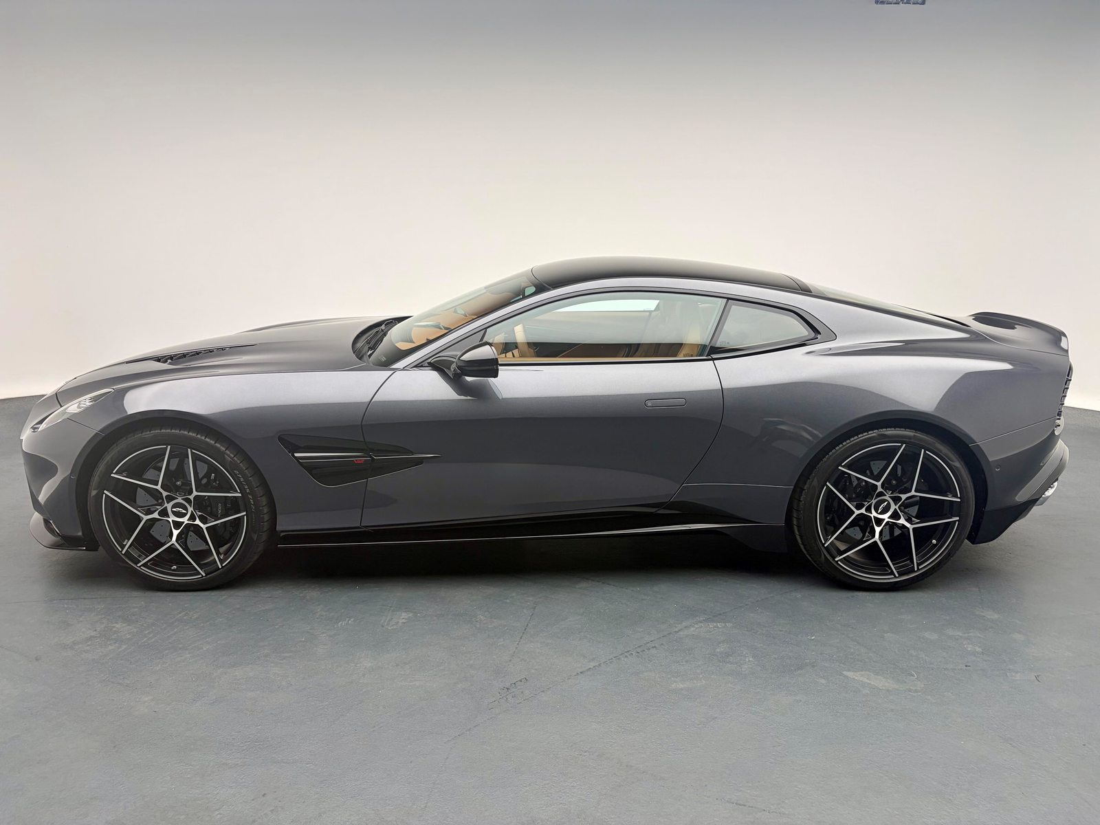 ASTON MARTIN Vanquish 5.2 V12 Bi-Turbo, Benzina, Auto nuove, Automatico - 2