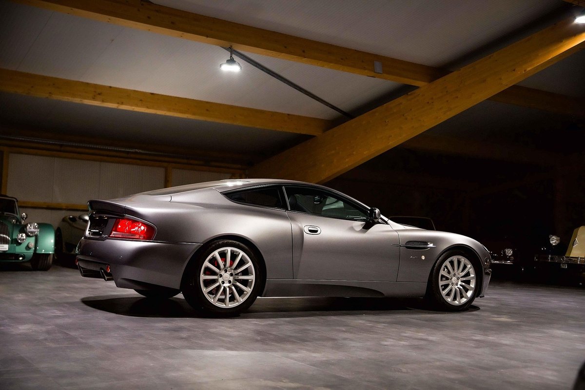 ASTON MARTIN Vanquish V12 5.9-48, Benzin, Occasion / Gebraucht, Automatik - 7