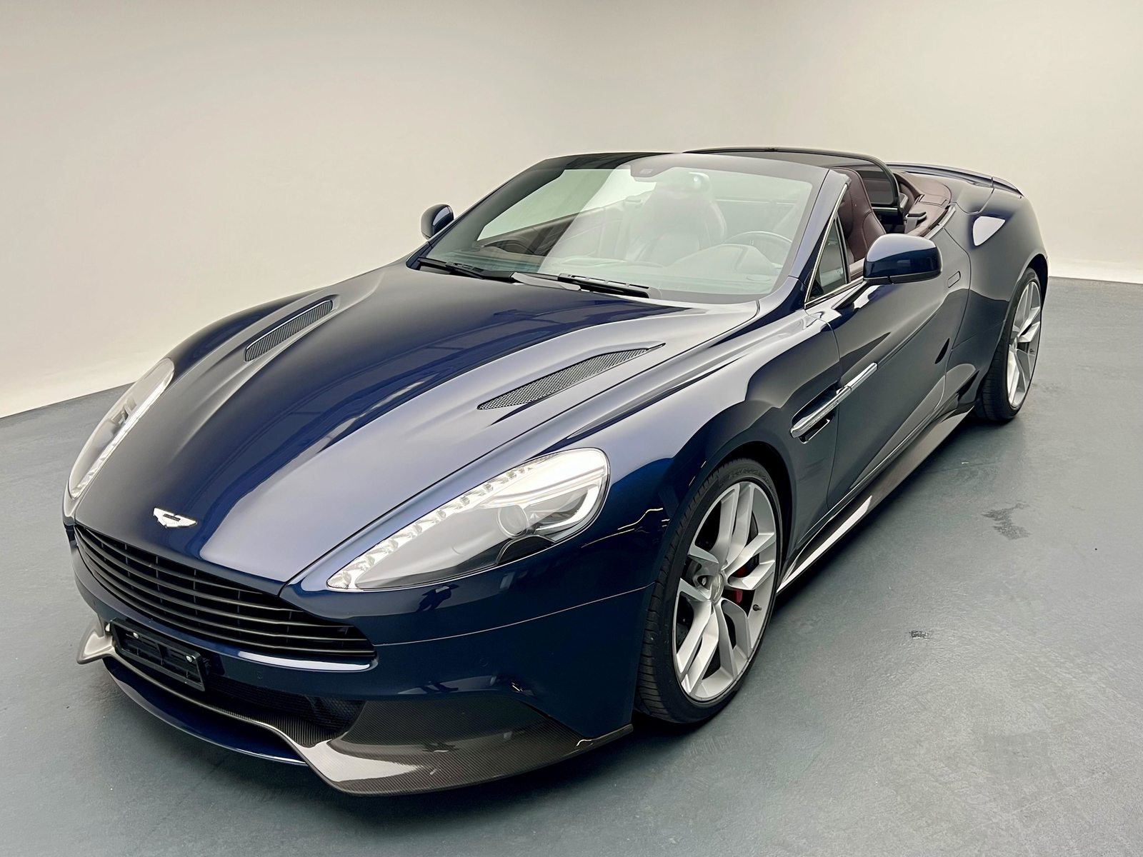 ASTON MARTIN Vanquish 6.0 V12
