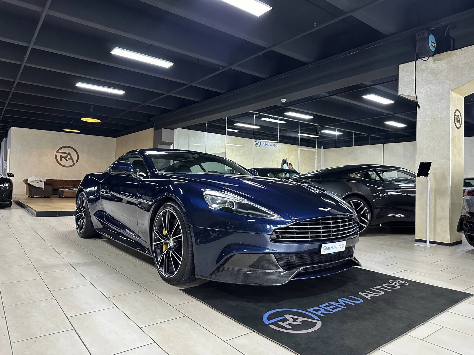 ASTON MARTIN Vanquish V12 5.9-48 Touchtronic 2