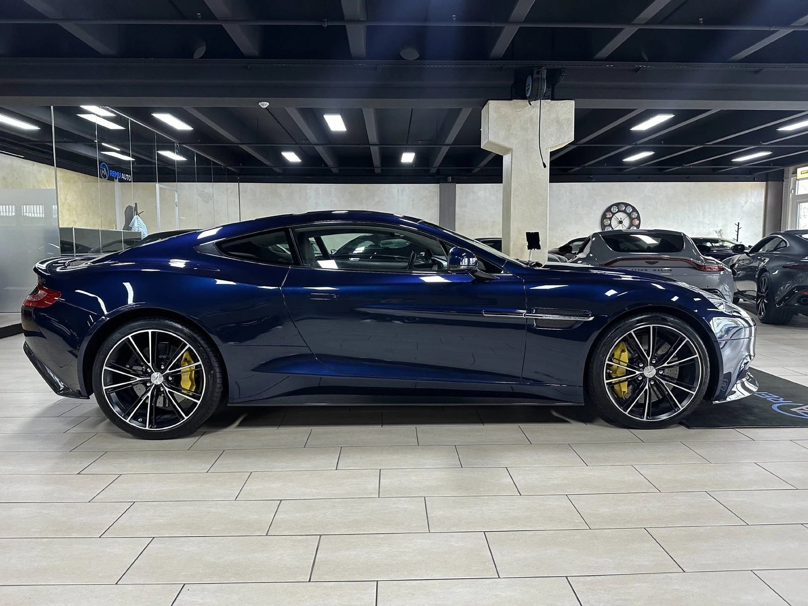 ASTON MARTIN Vanquish V12 5.9-48 Touchtronic 2, Petrol, Second hand / Used, Automatic - 2