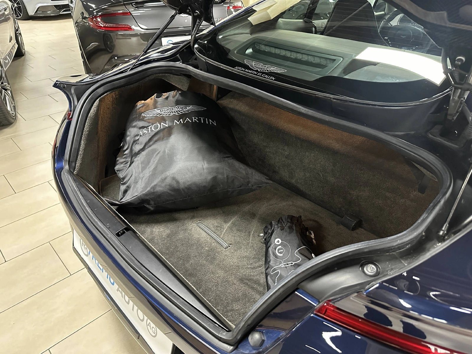 ASTON MARTIN Vanquish V12 5.9-48 Touchtronic 2, Petrol, Second hand / Used, Automatic - 5